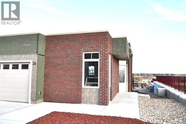 Pantry - 34 Palisades Way Ne, Medicine Hat, AB T1C2B4 Photo 4