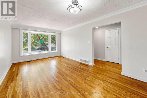 Kitchen - 34 Paragon Road, Toronto, ON M9R1J8 Photo 3