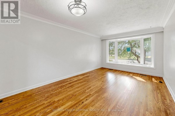 Primary Bedroom - 34 Paragon Road, Toronto, ON M9R1J8 Photo 4