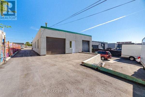 34 Rivalda Road E, Toronto, ON M9M2M3 Photo 5