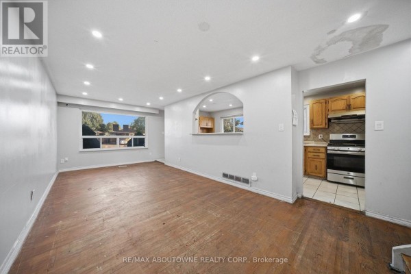 Primary Bedroom - 34 Seaborn Road, Brampton, ON L6V2C1 Photo 4