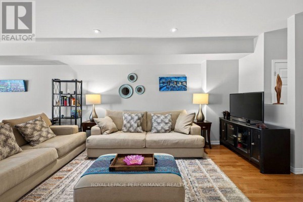 Living room - 34 Steel Street, Ottawa, ON K1J6R3 Photo 5