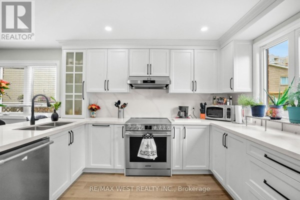 Kitchen - 34 Sweet Oak Court, Brampton, ON L6Y3S5 Photo 2