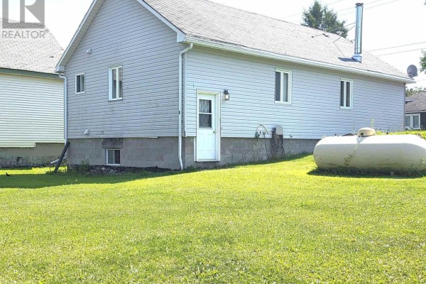 Kitchen - 34 Third Avenue, Kirkland Lake, ON P0K1L0 Photo 3