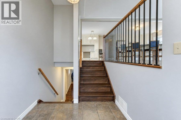 Foyer - 34 Wayne Drive, Kitchener, ON N2A1M2 Photo 5