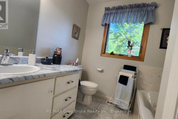 Pantry - 340 Barney's Boulevard, Northern Bruce Peninsula, ON N0H1Z0 Photo 4
