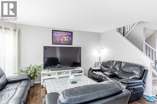 4pc Bathroom - 340 Taradale Drive Ne, Calgary, AB T3J4N9 Photo 4
