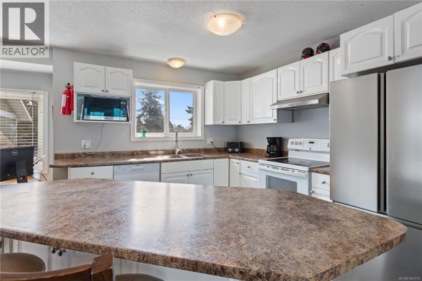 Living room/Dining room - 3400 Departure Bay Rd, Nanaimo, BC V9T1B8 Photo 5