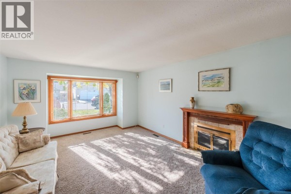 Dining nook - 3400 Wilson Street Unit# 110, Penticton, BC V2A8E3 Photo 5