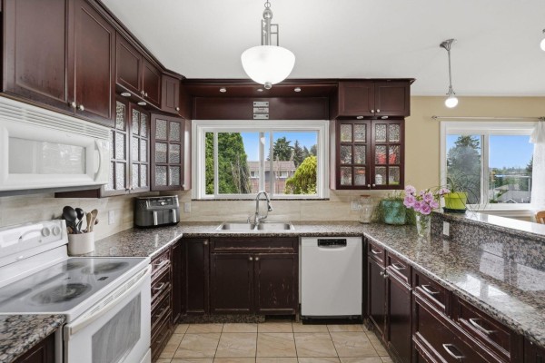 34017 Marshall Road, Abbotsford, BC V2S1L8 Photo 4