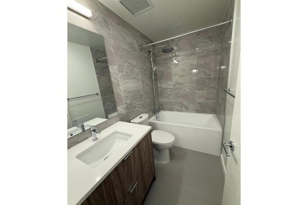 3403 13675 107a Avenue, Surrey, BC V3X0T2 Photo 2