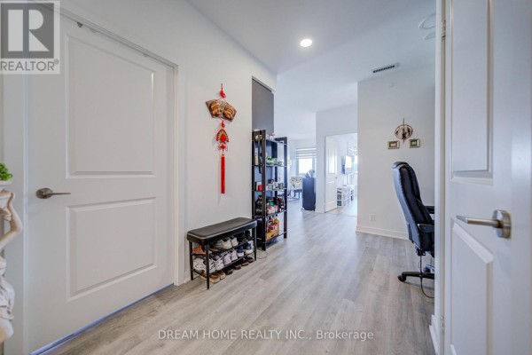 Primary Bedroom - 3407 - 30 Upper Mall Way, Vaughan, ON L4J9L7 Photo 4