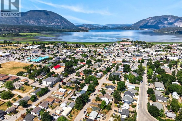 Office - 341 2 Street Se, Salmon Arm, BC V1E4H3 Photo 2