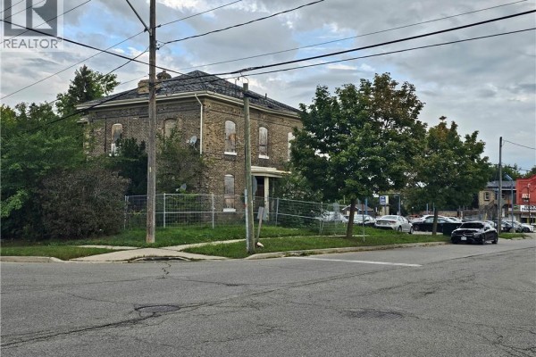 341 Colborne Street, Brantford, ON, photo 2