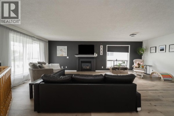 Foyer - 341 Diefenbaker Drive, Fort Mcmurray, AB T9K2K1 Photo 5