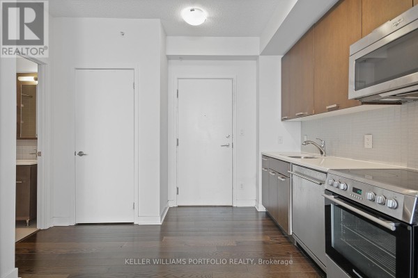 Kitchen - 3411 - 295 Adelaide Street W, Toronto, ON M5V0L4 Photo 3