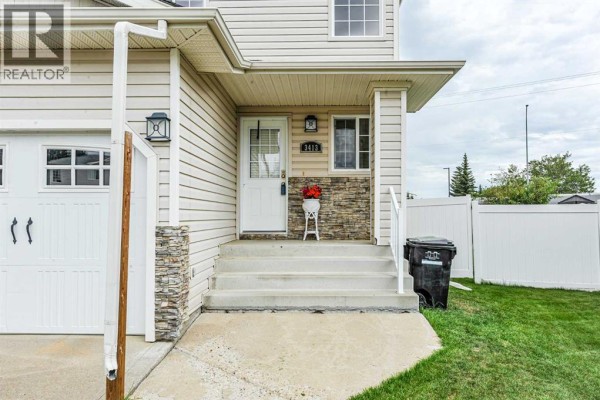 3413 50a Street Close, Camrose, AB, photo 2