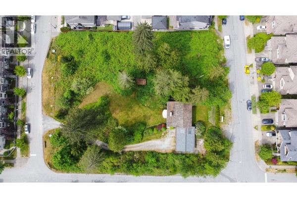 3417 E Roxton Avenue, Coquitlam, BC V3B7M9 Photo 2