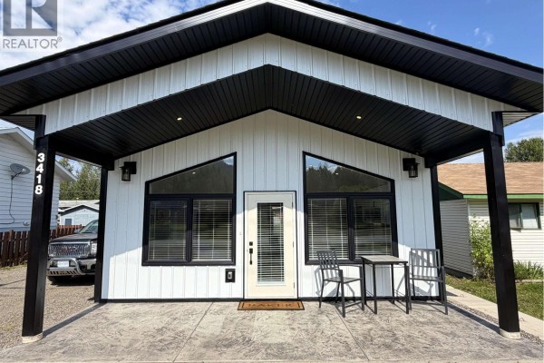Living room - 3418 Railway Avenue, Smithers, BC V0J2N0 Photo 2