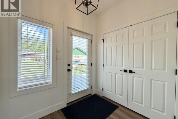 Foyer - 3418 Railway Avenue, Smithers, BC V0J2N0 Photo 4