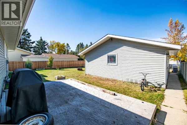 Dining room - 3419 50 Avenue, Innisfail, AB T4G1H4 Photo 5