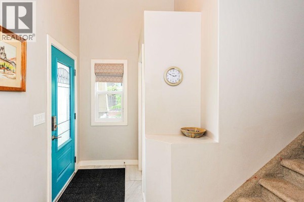 2pc Bathroom - 3419 51 Street, Camrose, AB T4V5J2 Photo 4