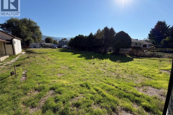 342/350 Rigsby Street, Penticton, BC V2A5S7 Photo 2