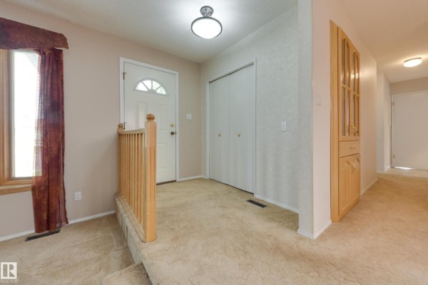 Den - 3421 135a Av Nw, Edmonton, AB T5A2V8 Photo 4
