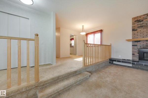 Primary Bedroom - 3421 135a Av Nw, Edmonton, AB T5A2V8 Photo 5