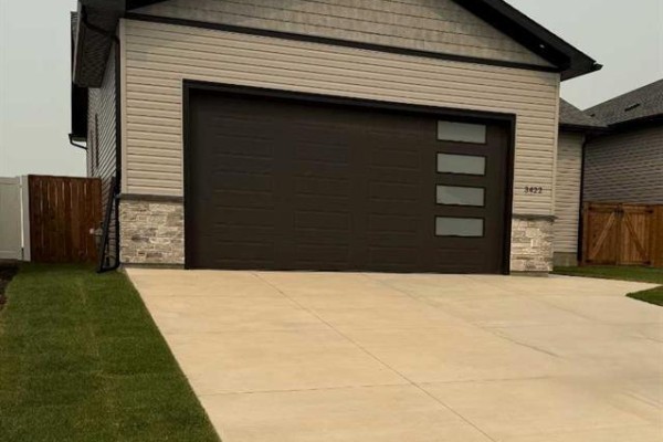 3422 Victory Way, Olds, AB, photo 3
