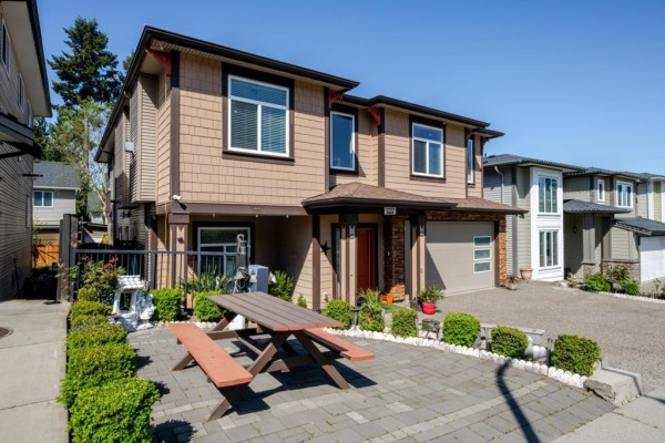 3423 Hazelwood Place, Abbotsford, BC V2S0H8 Photo 2