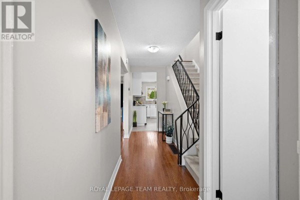 Living room - 3424 Mccarthy Road, Ottawa, ON K1V9A1 Photo 4