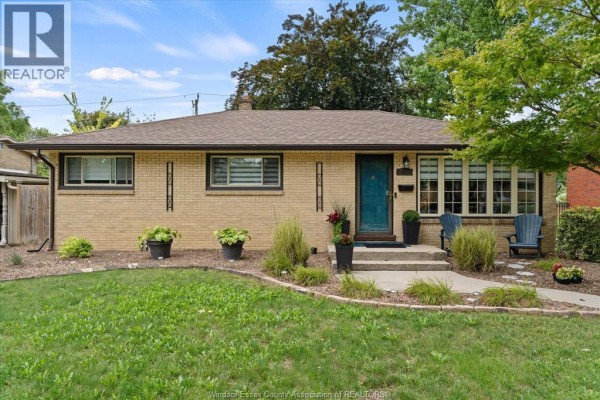 3425 Roxborough Boulevard, Windsor