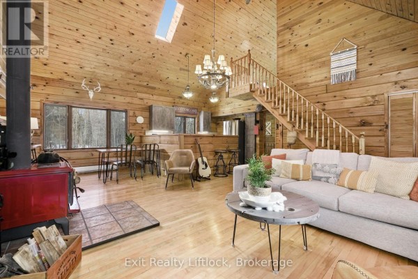 Living room - 3428 County Rd 620, North Kawartha, ON K0L1A0 Photo 5