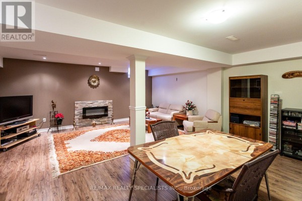 Family room - 3428 Stoney Crescent, Mississauga, ON L5M0N7 Photo 2