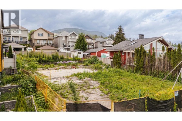 3429 Roxton Avenue, Coquitlam, BC V3B3H7 Photo 4