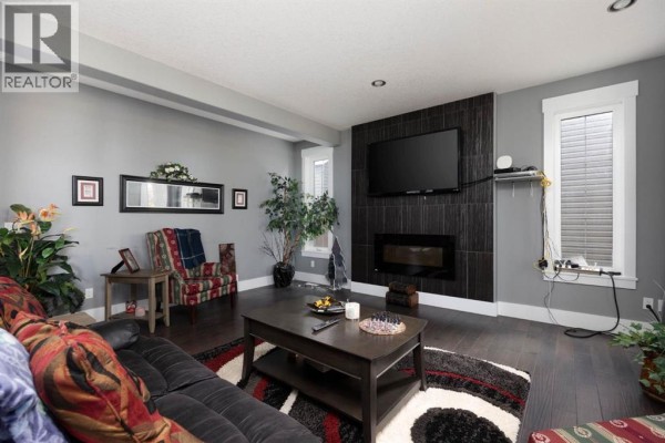 Living room - 343 Blackburn Drive, Fort Mcmurray, AB T9H1L1 Photo 5
