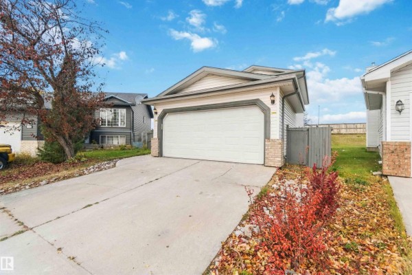 Kitchen - 343 Jillings Cr Nw, Edmonton, AB T6L6Y3 Photo 3
