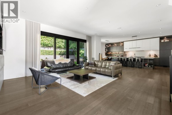 3430 Aintree Drive, North Vancouver, BC V7R4E3 Photo 2