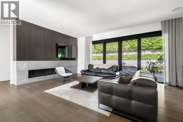 3430 Aintree Drive, North Vancouver, BC V7R4E3 Photo 3