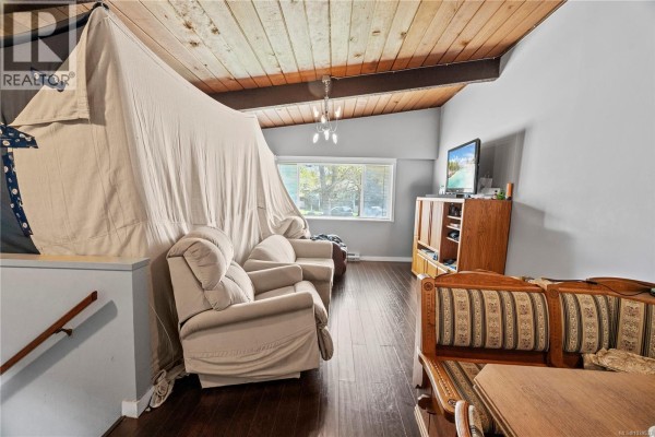 3430 Seaton St, Saanich, BC, photo 3