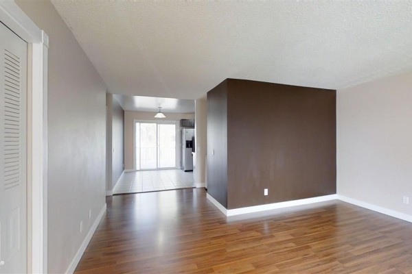 Primary Bedroom - 3431 42 St Nw, Edmonton, AB T6L3Z4 Photo 3