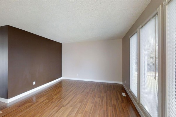 Bedroom 2 - 3431 42 St Nw, Edmonton, AB T6L3Z4 Photo 4