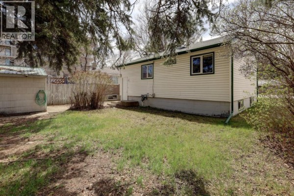 Kitchen - 3432 3 Avenue Nw, Calgary, AB T2N0M3 Photo 5