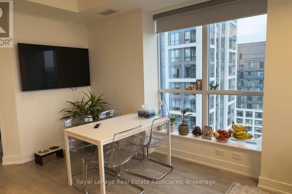 Living room - 3433 - 5 Mabelle Avenue, Toronto, ON M9A0C8 Photo 5