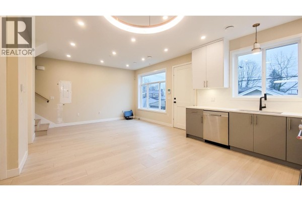 3433 E 23rd Avenue, Vancouver, BC V5R1C1 Photo 4