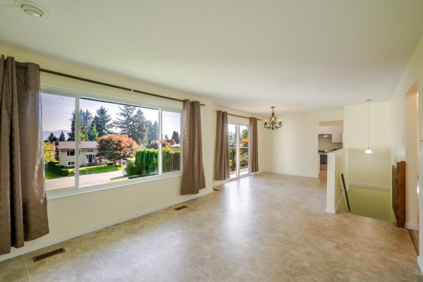 34355 Jasper Avenue, Mission, BC V2V6P4 Photo 3