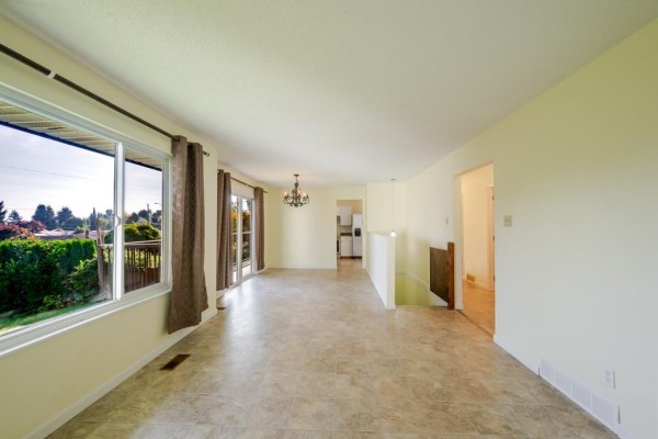 34355 Jasper Avenue, Mission, BC V2V6P4 Photo 4