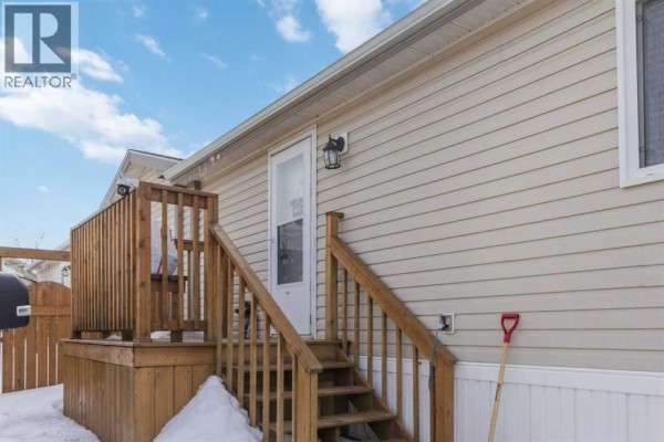344 Grey Crescent, Fort Mcmurray, AB, photo 2