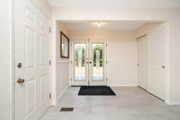 34420 Kirkpatrick Avenue, Mission, BC V2V0B4 Photo 3